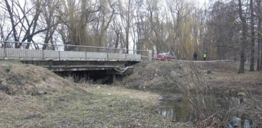 Мать выбросила в реку новорожденного младенца и ушла пьянствовать - today.ua