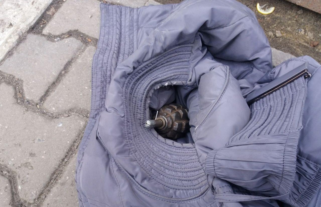 У Полтаві жінка погрожувала перехожим гранатою