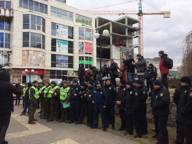 У Херсоні між активістами сталася бійка через перейменування вулиці на честь Гандзюк