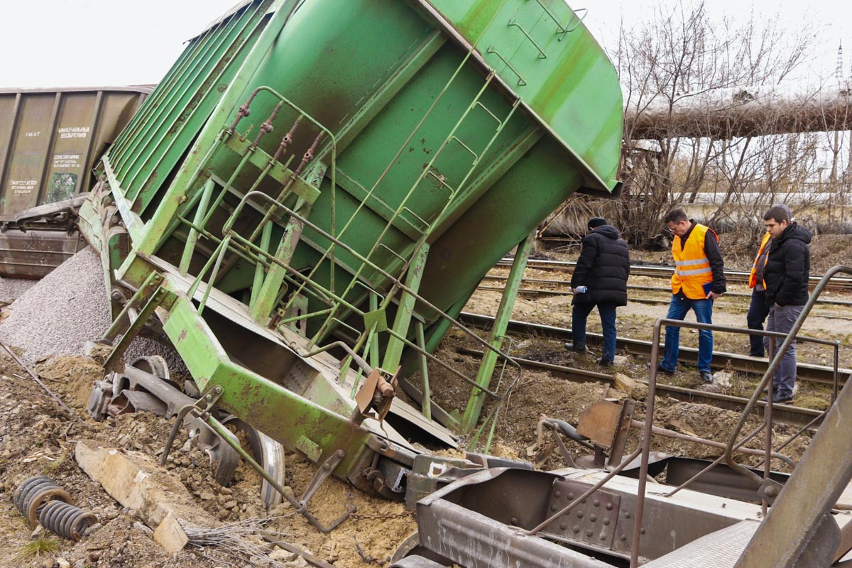 В Киеве на Выдубичах произошло крушение поезда: есть фото и видео - today.ua