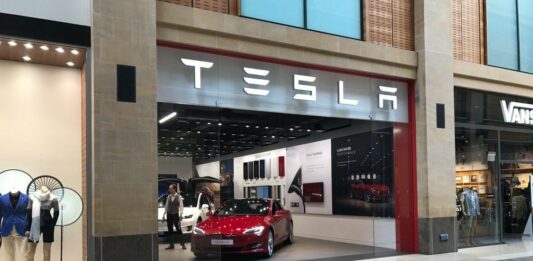 Tesla закриває автосалони: стала відома причина - today.ua