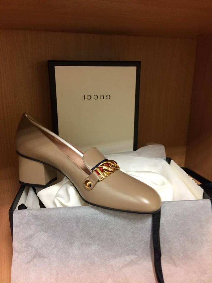 У женщины в аэропорту изъяли брендовой итальянской обуви на 600 тыс. гривен