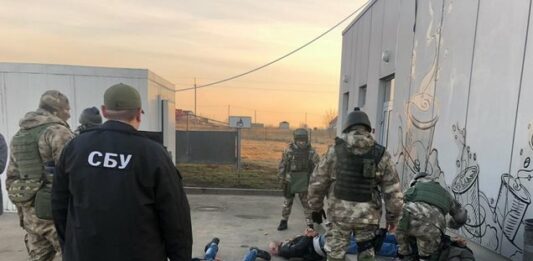 СБУ “повязала“ группу рэкетиров под руководством фальшивого “прокурора“ - today.ua