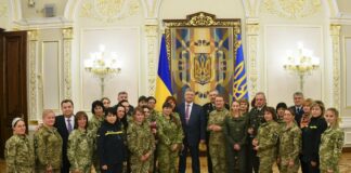 Порошенко наградил женщин-военных - today.ua