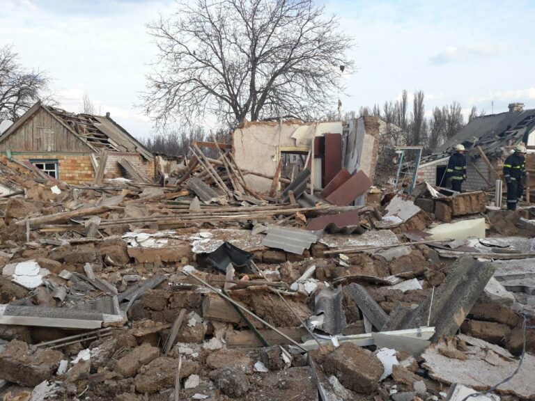 Мощный взрыв разнес дом под Днепром: пострадал мужчина - today.ua