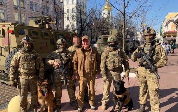 Вибори-2019: озброєний спецназ розпочав патрулювання вулиць, вокзалів, автостанцій та аеропортів по всій Україні - today.ua