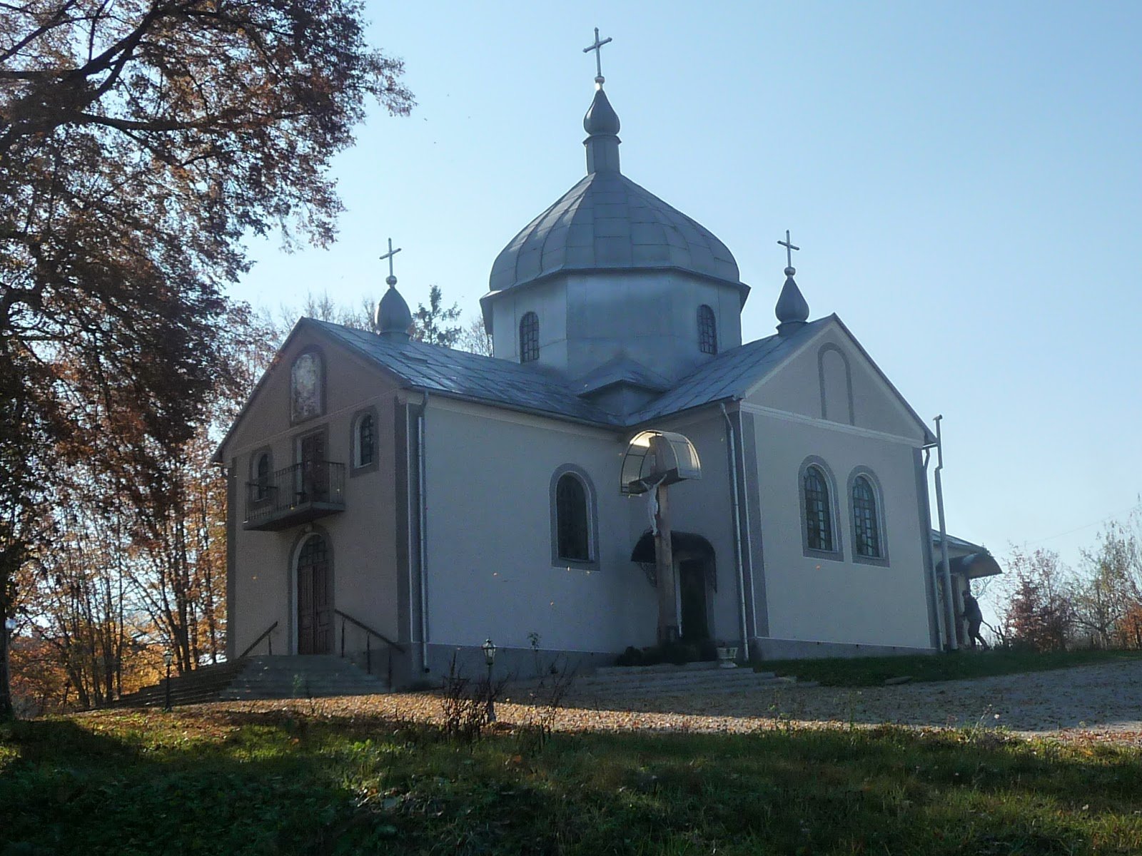 На Івано-Франківщині юнак розмалював свастикою церкву