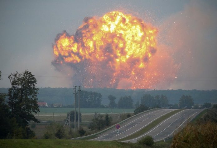 Причина вибухів на військових складах у Ічні не встановлена, - військова прокуратура - today.ua
