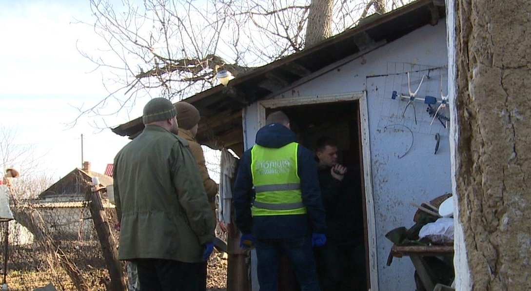 "Рецидивіст" на Вінничині через ревнощі забив топорищем співмешканку та її "коханця"