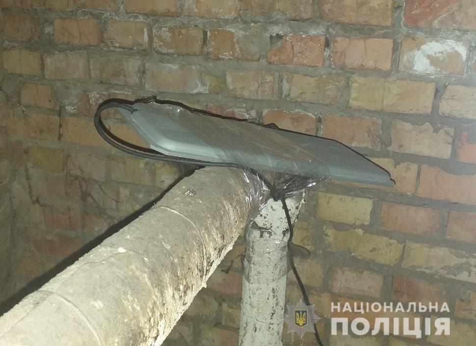 Возле офиса Зеленского нашли неизвестные устройства: есть фото
