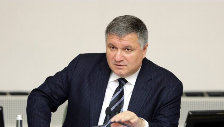 "Шавка, що намагається гавкати на слона": Аваков прокоментував скандальні висловлювання Суркова