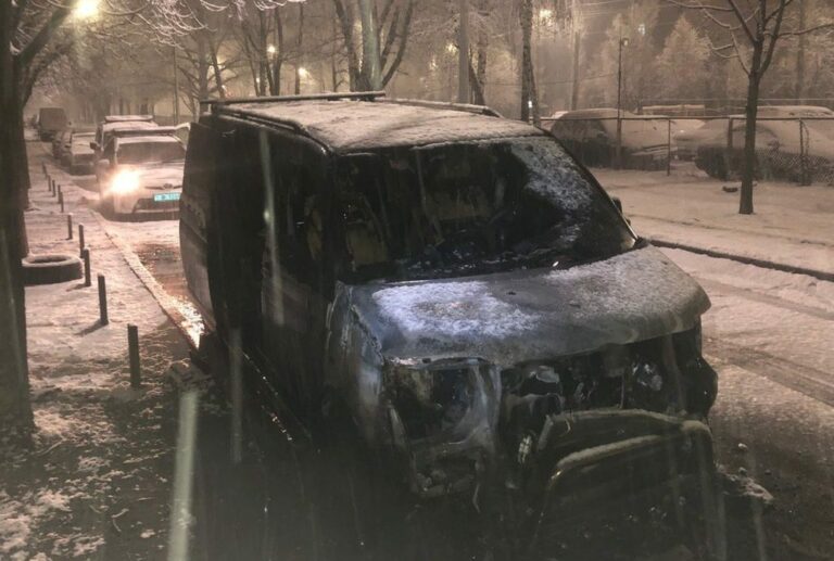 У Києві спалили авто помічника Руслана Кошулинського: опубліковано відео  - today.ua