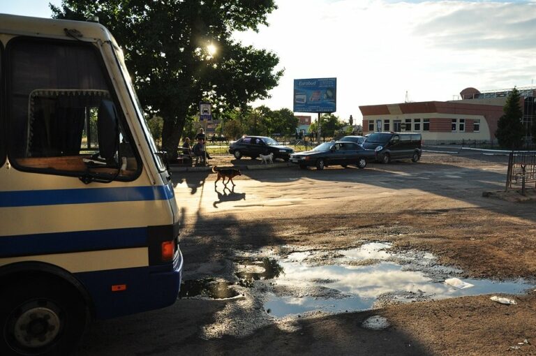 На Львовщине среди белого дня ограбили водителя маршрутки - today.ua