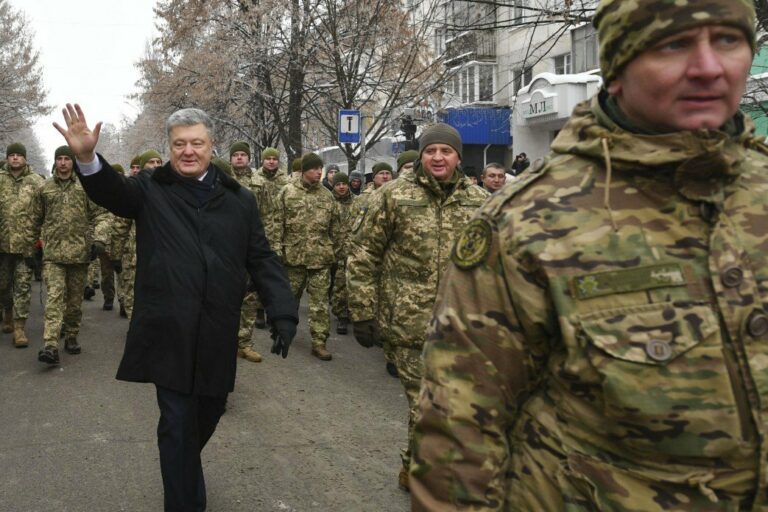 Порошенко сообщил, когда в Украине отменят военный сбор - today.ua