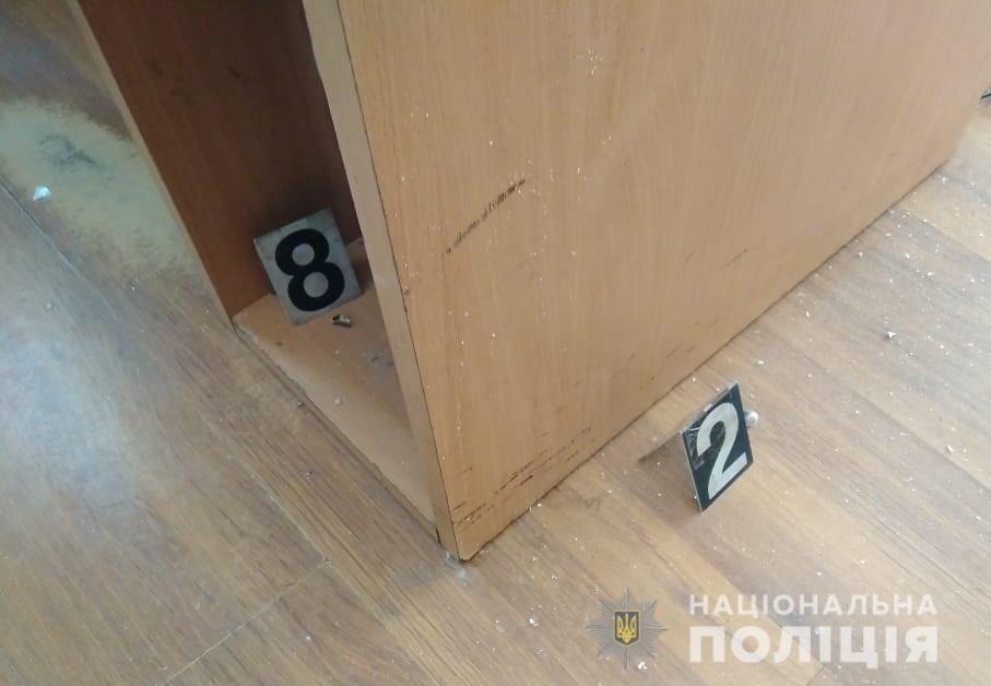 В Киеве обстреляли здание суда: опубликованы фото