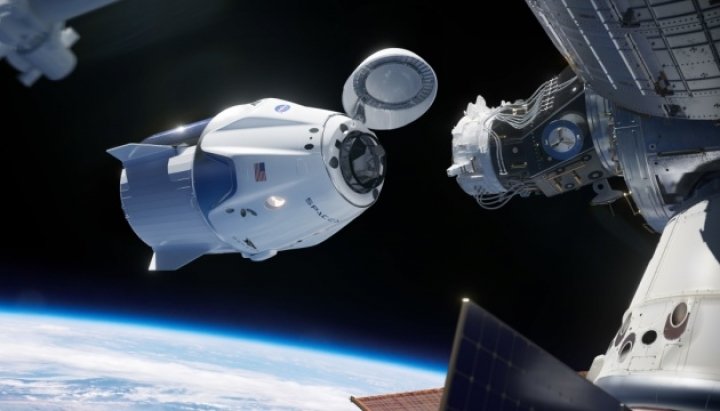 Новый корабль Илона Маска успешно состыковался с МКС  - today.ua