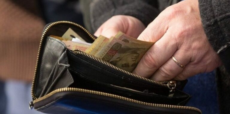 Стало известно, когда украинцам пересчитают минимальные пенсии  - today.ua