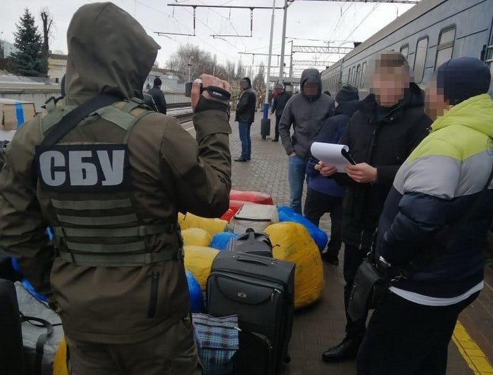 Таможенников ГФС поймали на контрабанде из РФ на три миллиона гривен - today.ua