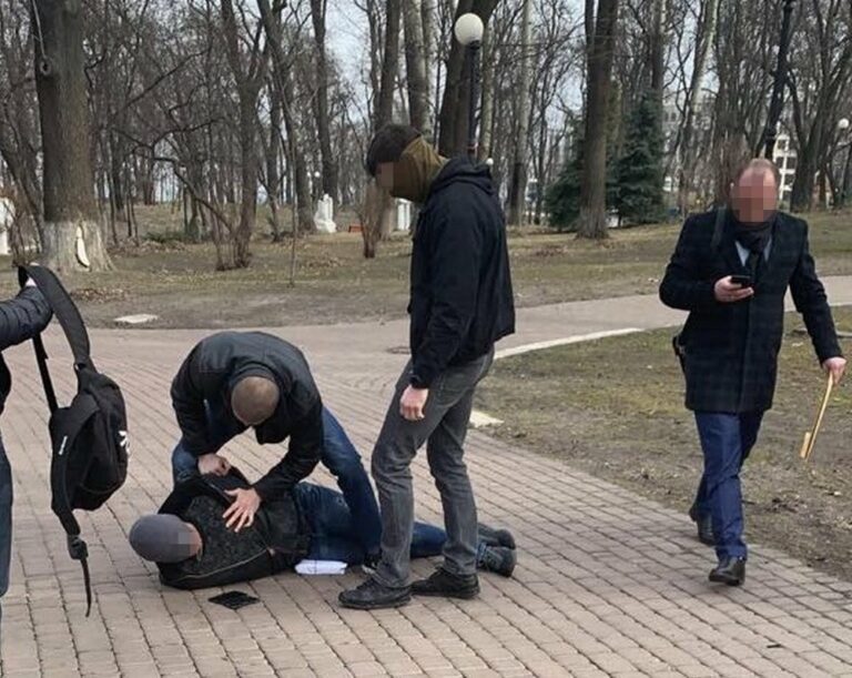Радник керівництва МВС спіймався на хабарі: опубліковані фото - today.ua