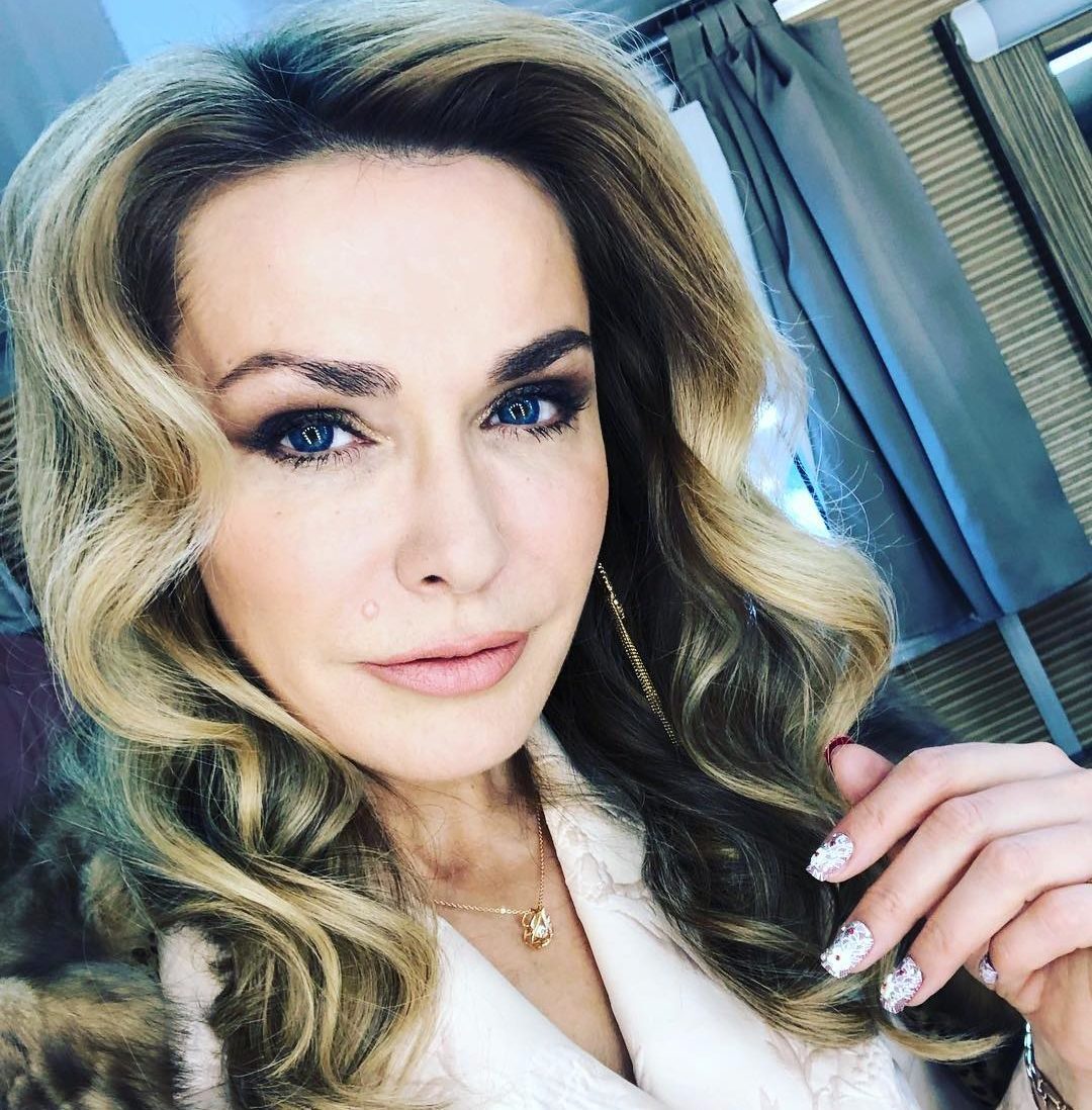 Ольга Сумская шокировала глубоким декольте