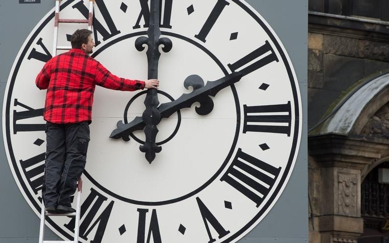 Европа отказывается от перевода часов