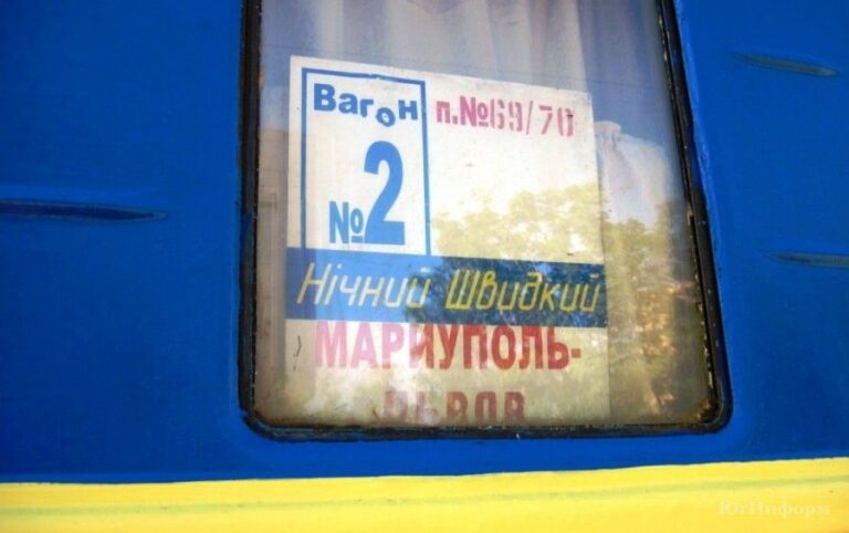 Кучи мусора и уголь в вагоне: “Укрзализныця“ попала в очередной скандал - today.ua