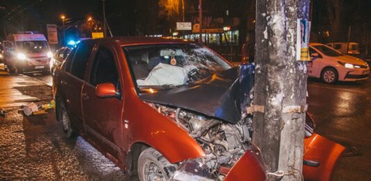 В столице Skoda протаранила автомобиль с ребенком: опубликовано видео - today.ua