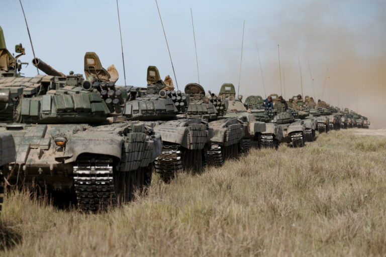 Имеют по два танковых полка вместо одного: замминистра пояснил, какие войска стагивает РФ к границе с Украиной - today.ua