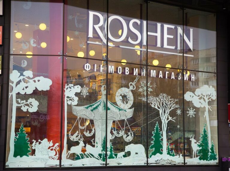 Стало известно, кто поджег магазин Roshen на Крещатике  - today.ua