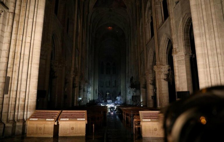 З'явились фото Собору Паризької Богоматері після пожежі - today.ua