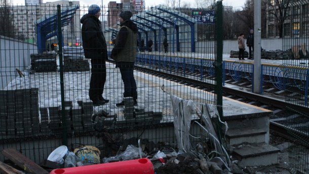 В Киеве мужчина упал на рельсы и погиб - today.ua