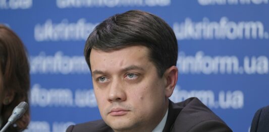 “Навіщо мені вам брехати, кнопкодавство буде“: Разумков розповів, як “слуги народу“ вирішуватимуть проблему з голосуванням в Раді - today.ua