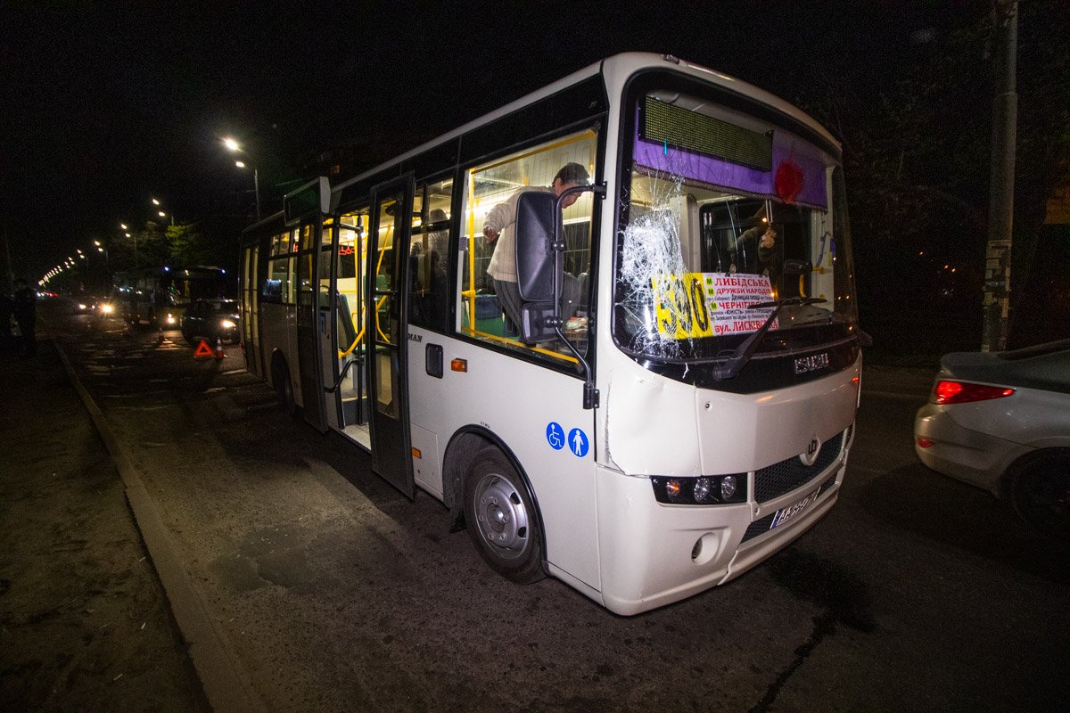 На Троєщині маршрутка збила пішохода