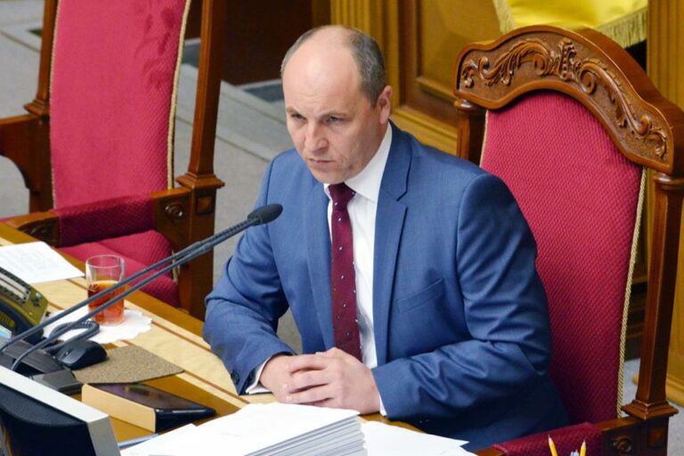У парламенті почали збирати підписи за відставку Парубія - today.ua