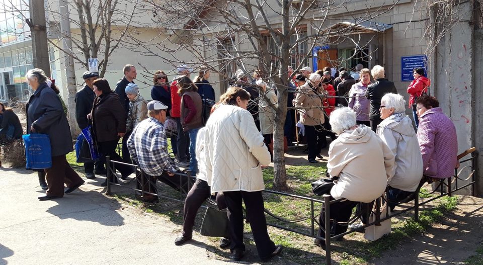 Споживач, доведений до відчаю рахунками за світло, відлупцював працівниць обленерго
