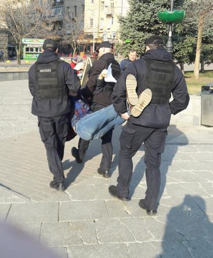 У Києві затримали активіста, який “агітував“ проти Зеленського