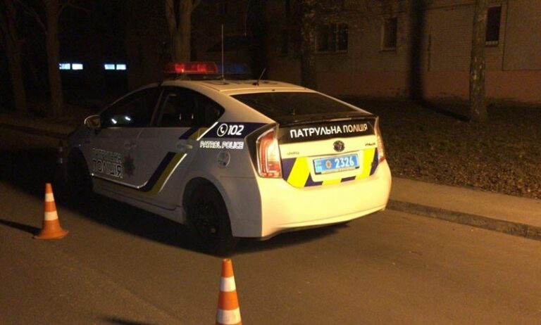 В поліцейському автомобілі помер чоловік - today.ua