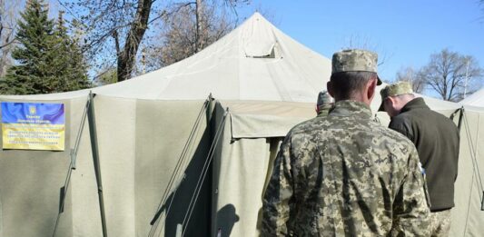 В сети показали, как голосовали бойцы ООС на Донбассе - today.ua