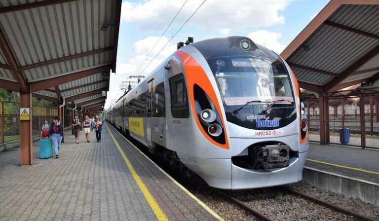 “Укрзализныця“ ограничит движение поездов в Польшу - today.ua