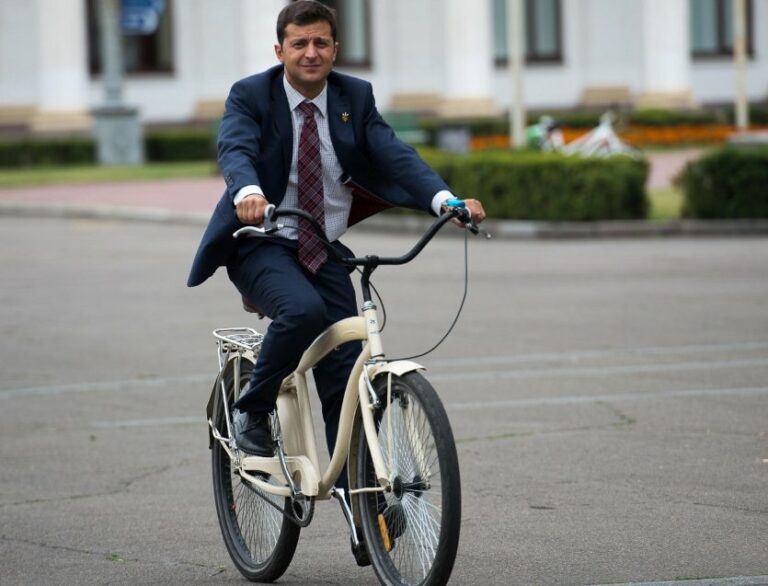 Зеленский не будет ездить на работу на велосипеде - кандидат назвал причину - today.ua