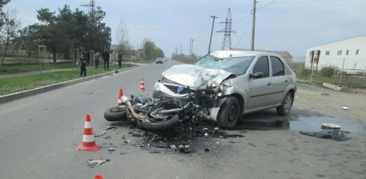 Несовершеннолетний мотоциклист на Закарпатье врезался в автомобиль пенсионера - today.ua