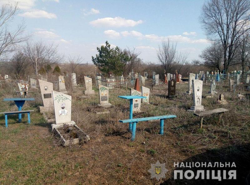 В Донецкой области на кладбище подорвалась женщина, которая ухаживала за могилой 