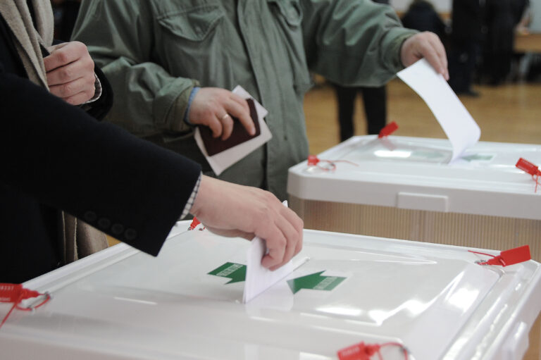 Стало известно, как голосуют украинцы за границей: прямая трансляция  - today.ua