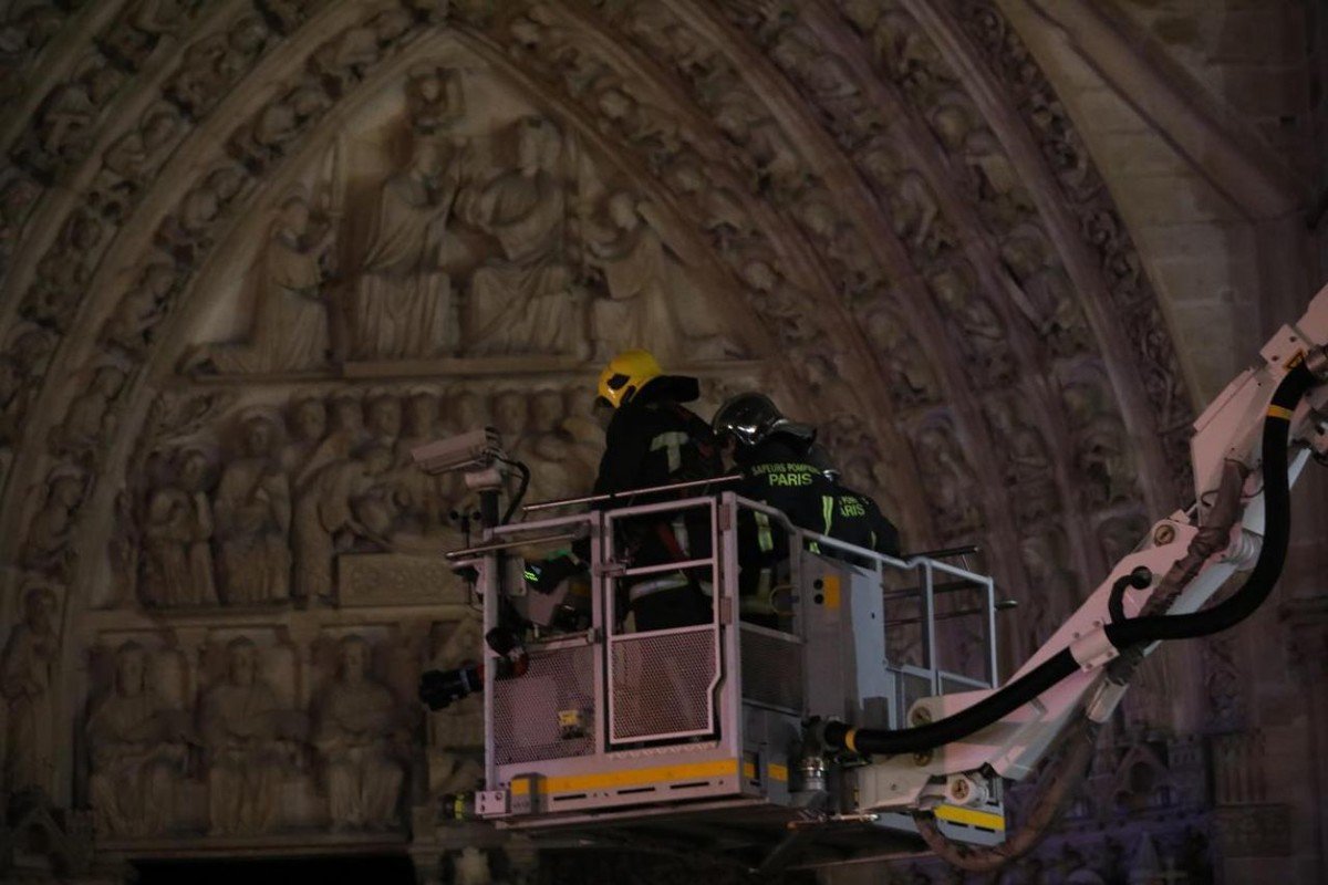 З'явились фото Собору Паризької Богоматері після пожежі