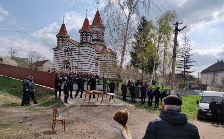 На Буковині стався конфлікт між представниками релігійних громад - today.ua