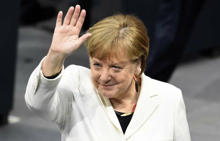 Меркель поздравила Порошенко с выходом во второй тур выборов - today.ua