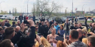 Активистка Femen с обнаженной грудью набросилась на Зеленского на избирательном участке - today.ua