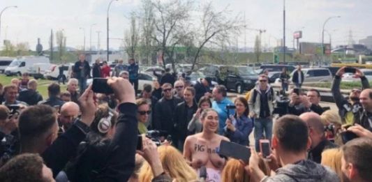 Активистка Femen с обнаженной грудью набросилась на Зеленского на избирательном участке - today.ua