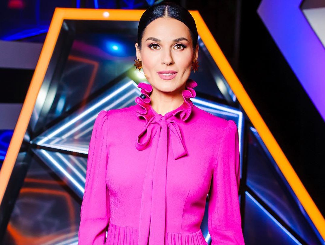 Маша Ефросинина повеселила поклонников танцем из 90-х в лосинах и купальнике