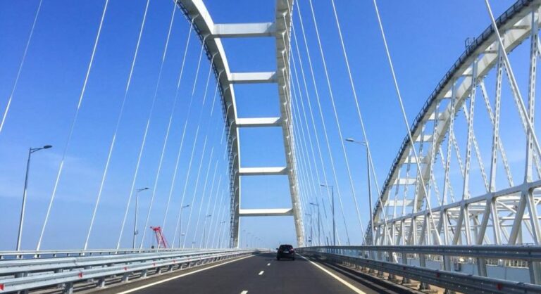 Движение по Крымскому мосту перекроют: известны подробности - today.ua